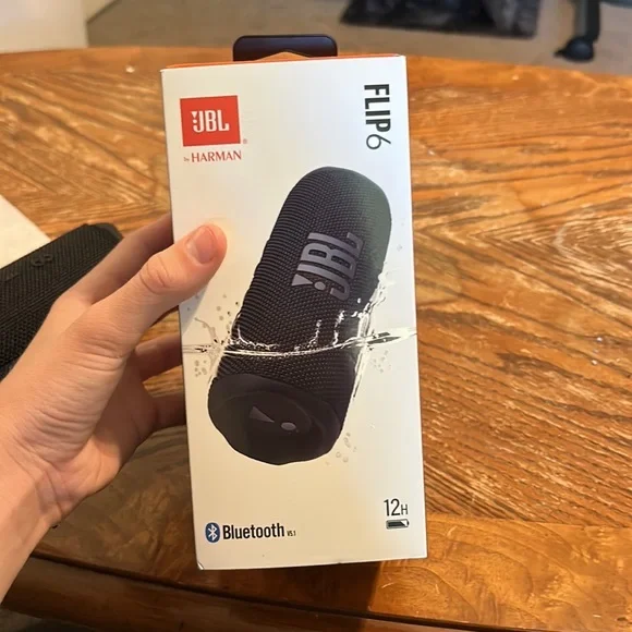 Black JBL flip 6